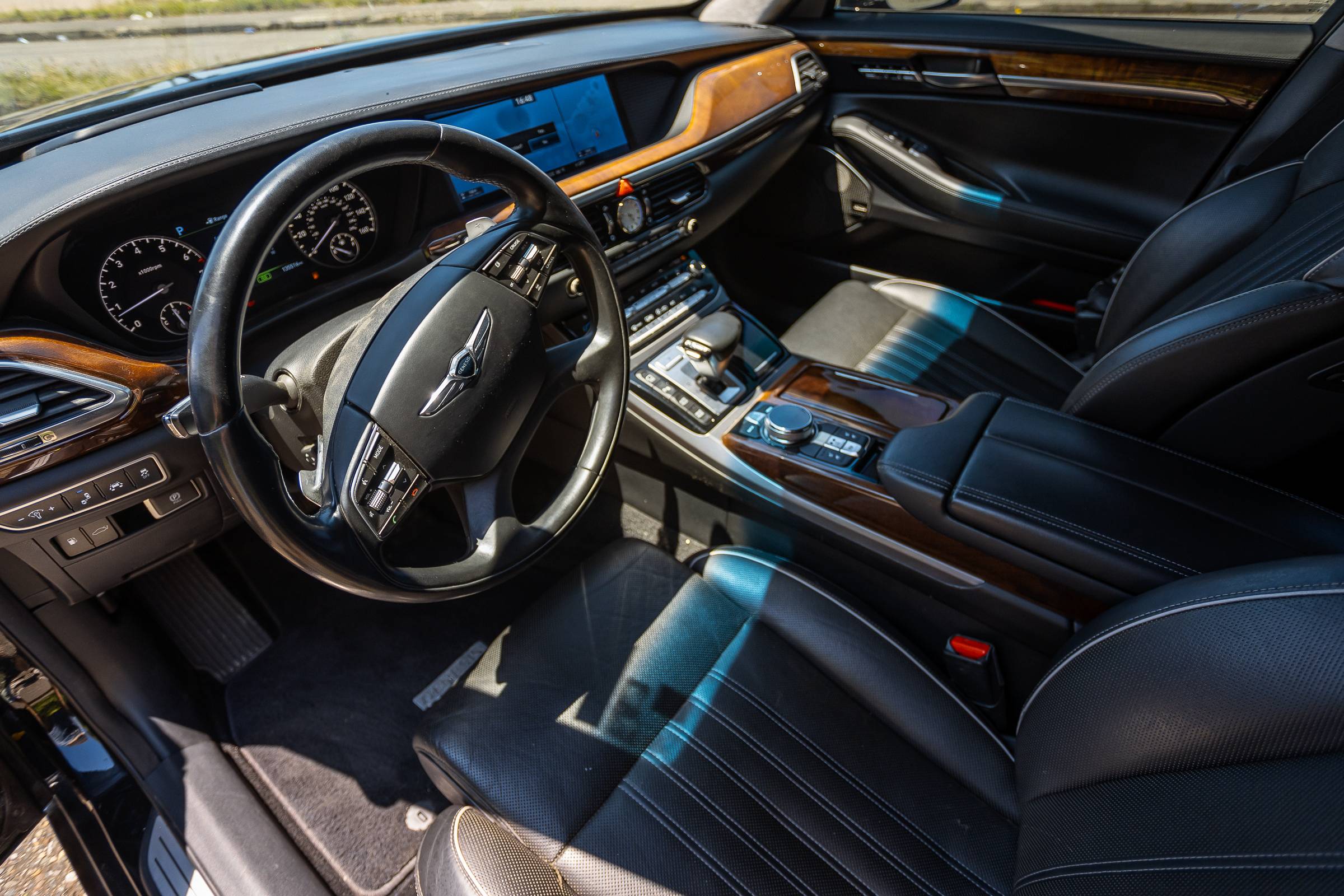 Genesis G90