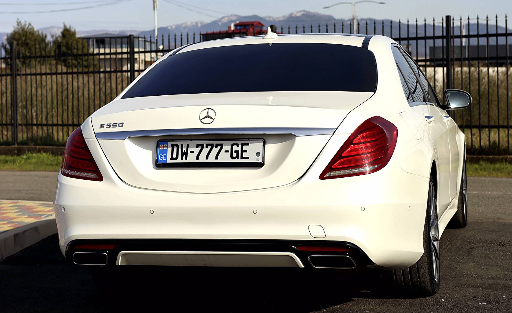 Mercedes-Benz S-Class 550