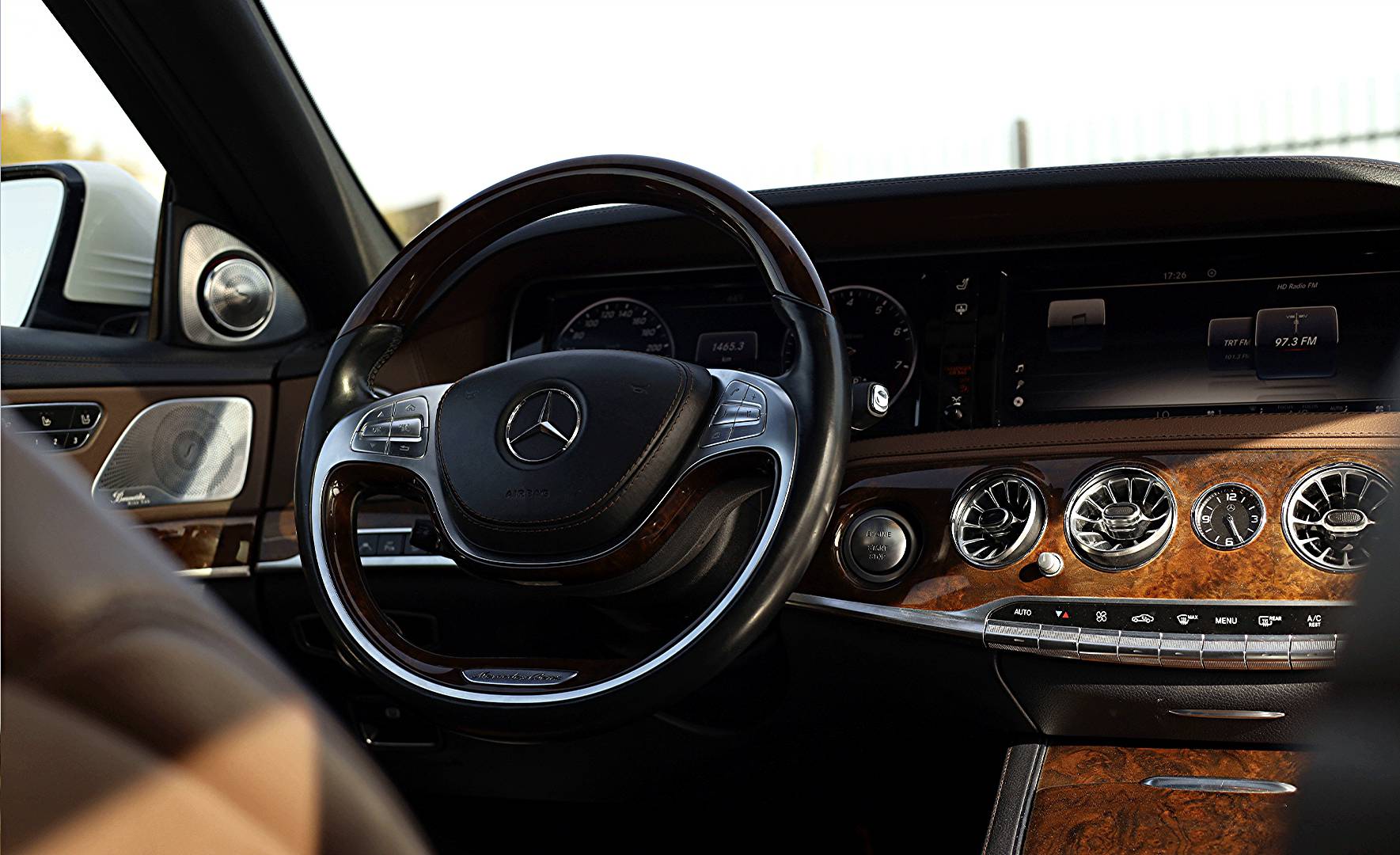 Mercedes-Benz S-Class 550