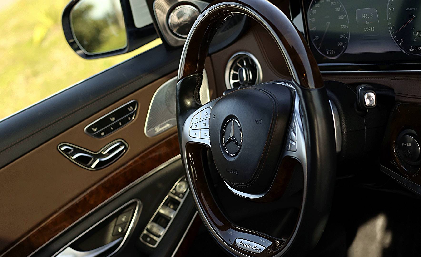 Mercedes-Benz S-Class 550